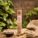 palo santo con incienso.webp
